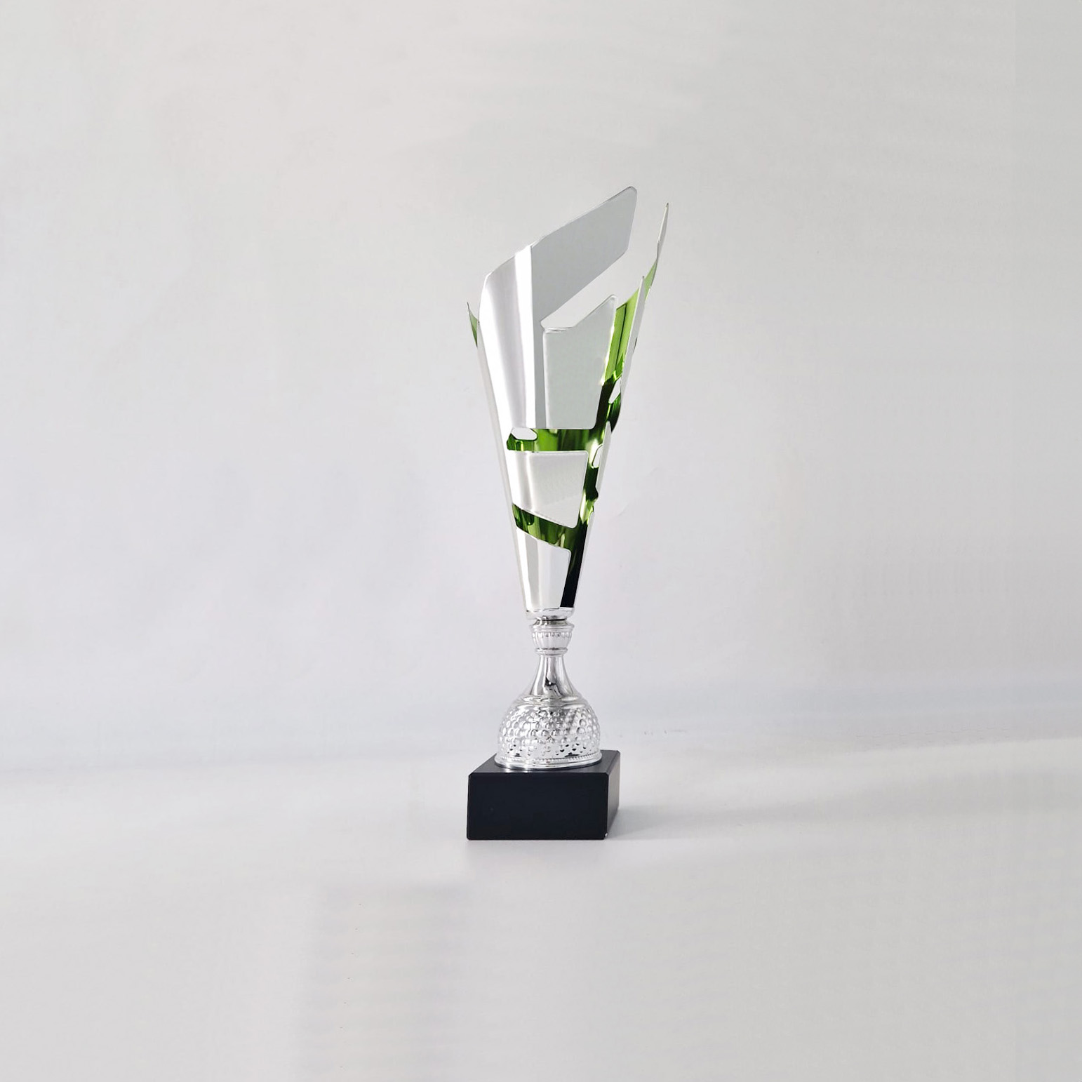 Coppa trofeo argentato a foglia per premiazioni ed eventi